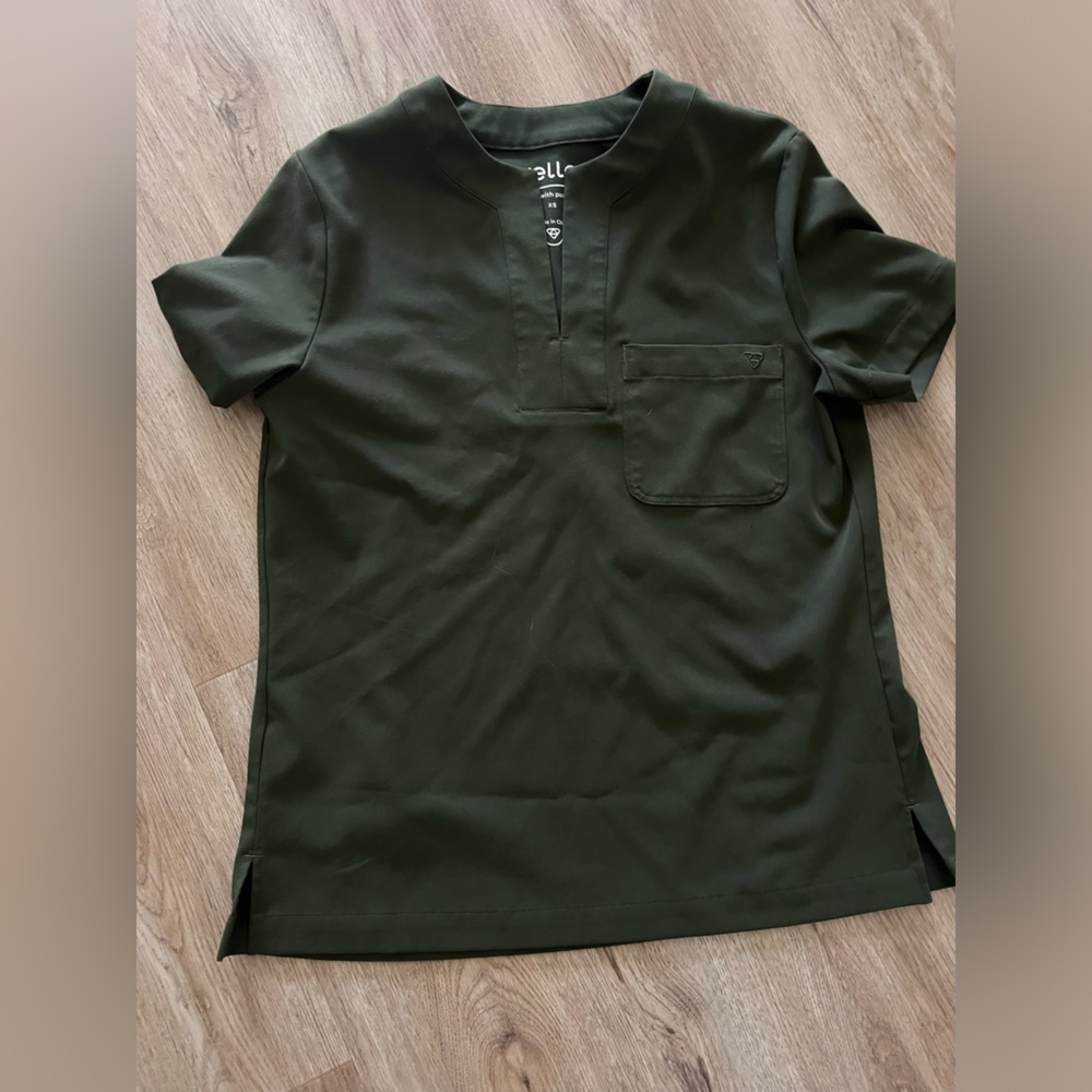 Welles scrub top - green
